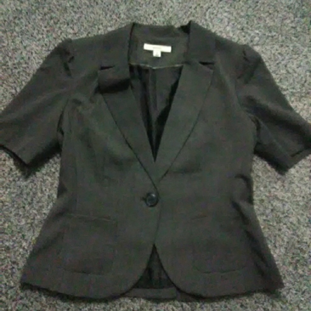 Chic gray blazer